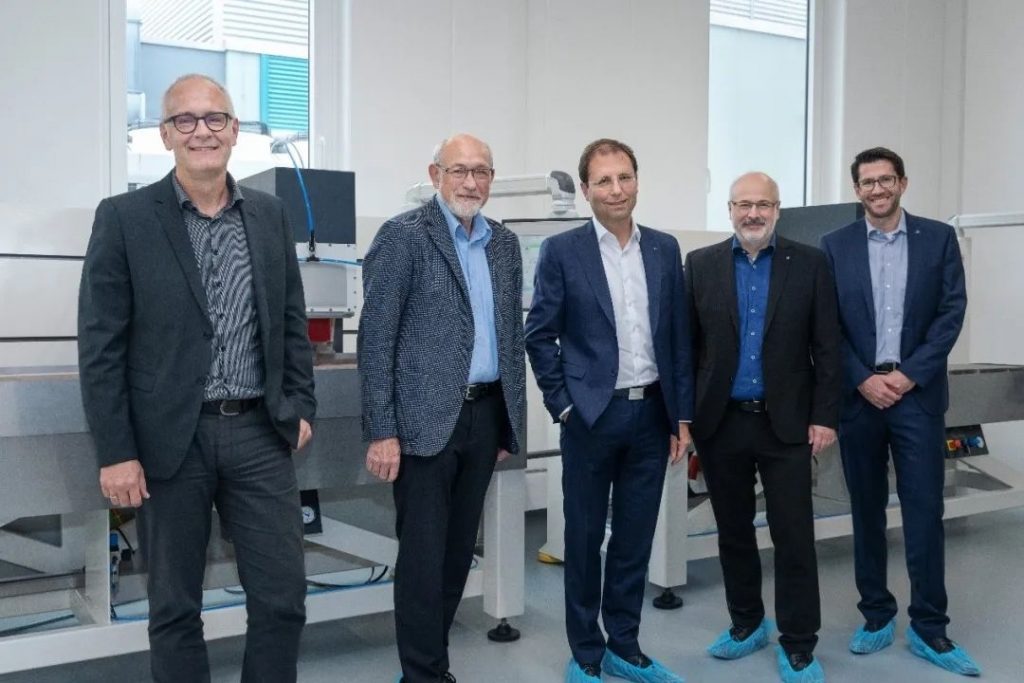 ͨ¿ìÓëµÂ¹úLAYERTEC¹«Ë¾´ï³ÉÕ½ÂÔºÏ×÷¹ØÏµ£¬·¢Á¦ÏȽøÏÔʾÐÐÒµ-»ª»úÕ¹