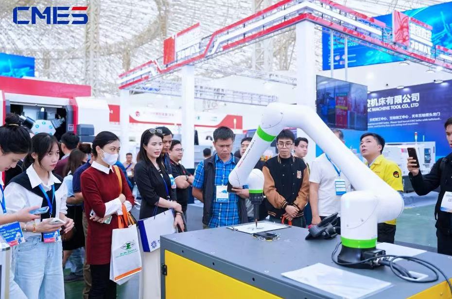 �𺳶����ǣ�Խ�Ϲ��ʻ���չʢ��Ļ������ģ����ȫ�������豸չ�֣�ʵ���캽��-����չ