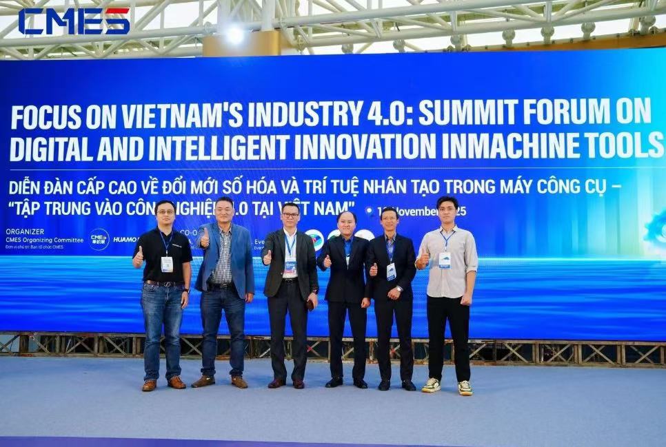 �𺳶����ǣ�Խ�Ϲ��ʻ���չʢ��Ļ������ģ����ȫ�������豸չ�֣�ʵ���캽��-����չ