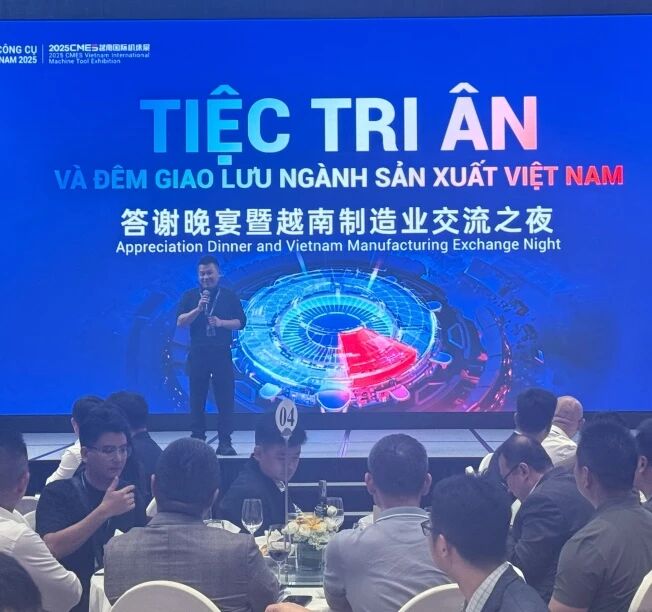 �𺳶����ǣ�Խ�Ϲ��ʻ���չʢ��Ļ������ģ����ȫ�������豸չ�֣�ʵ���캽��-����չ