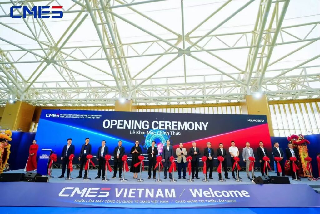 �𺳶����ǣ�Խ�Ϲ��ʻ���չʢ��Ļ������ģ����ȫ�������豸չ�֣�ʵ���캽��-����չ